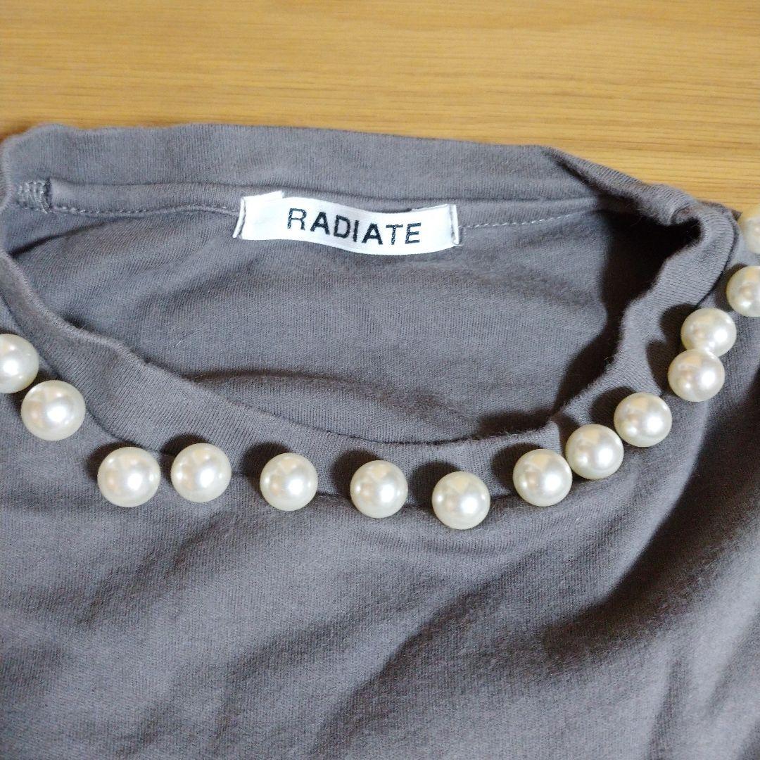 RADIATE グレーのカットソー パール装飾あり — image 3