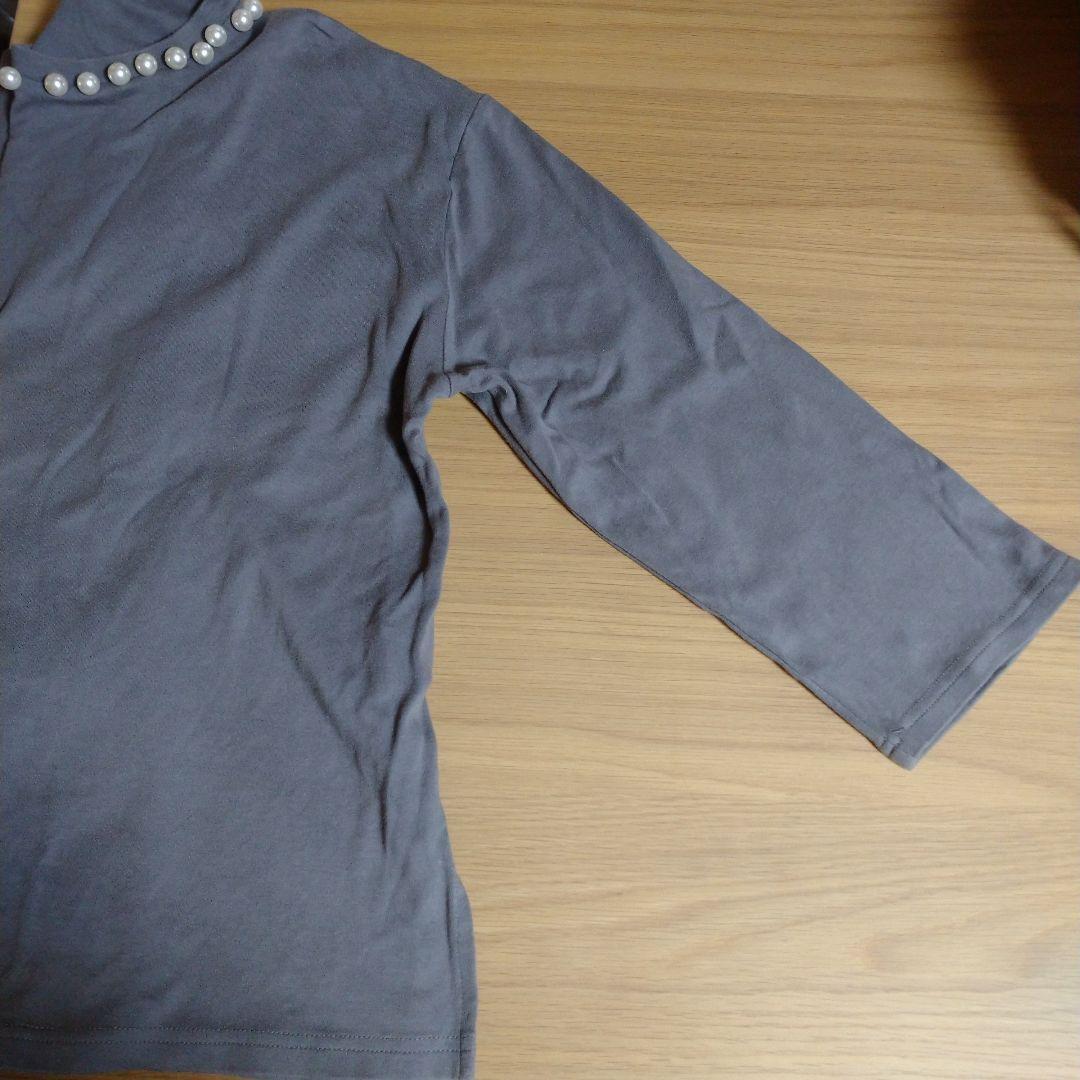 RADIATE グレーのカットソー パール装飾あり — image 4