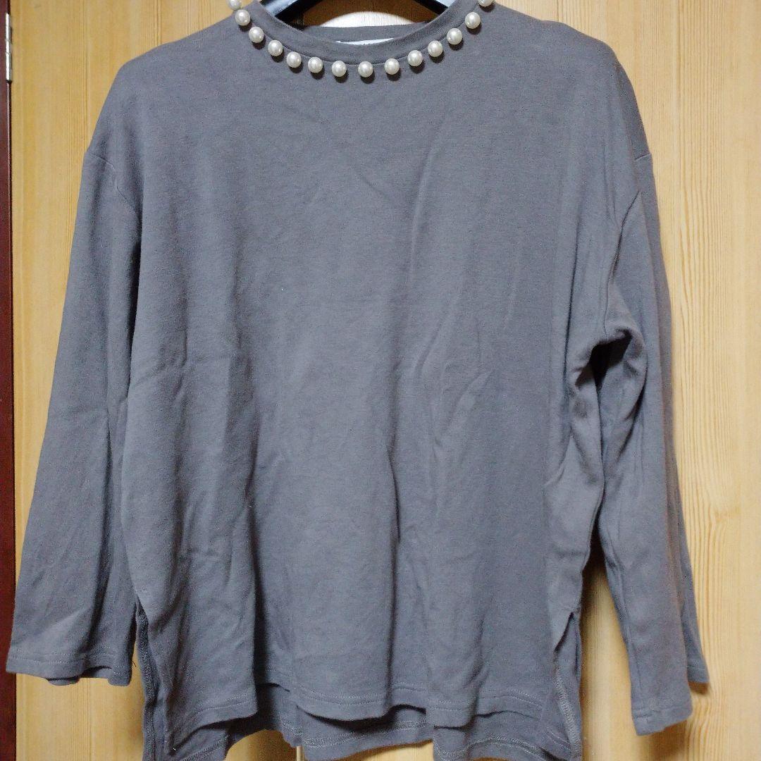 RADIATE グレーのカットソー パール装飾あり — image 5