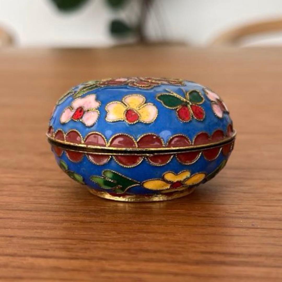 a*a様 七宝焼 小物入れ 香合 花 蝶々 ブルー系 工芸品 丸型 アンティーク — image 3