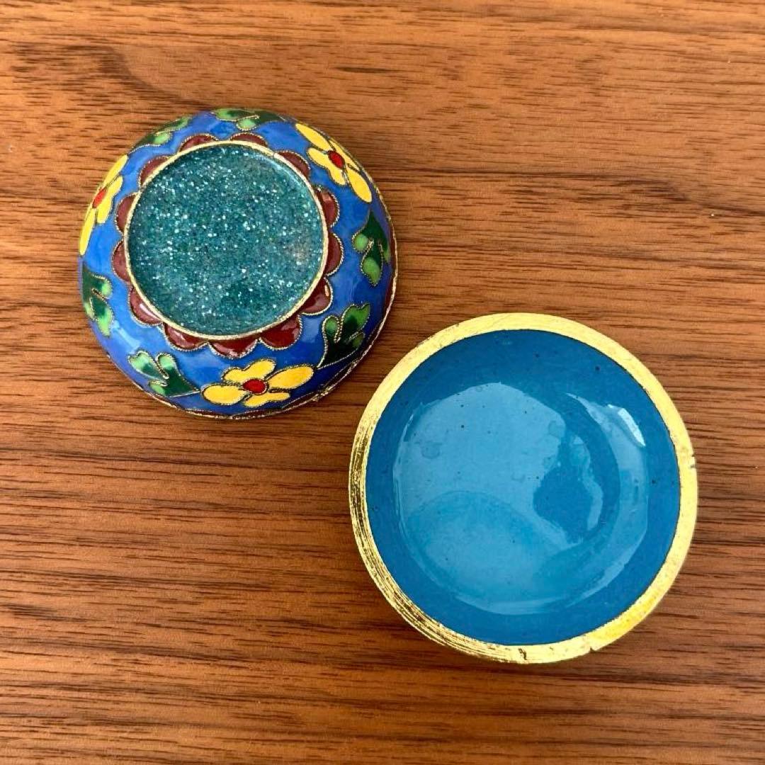 a*a様 七宝焼 小物入れ 香合 花 蝶々 ブルー系 工芸品 丸型 アンティーク — image 5