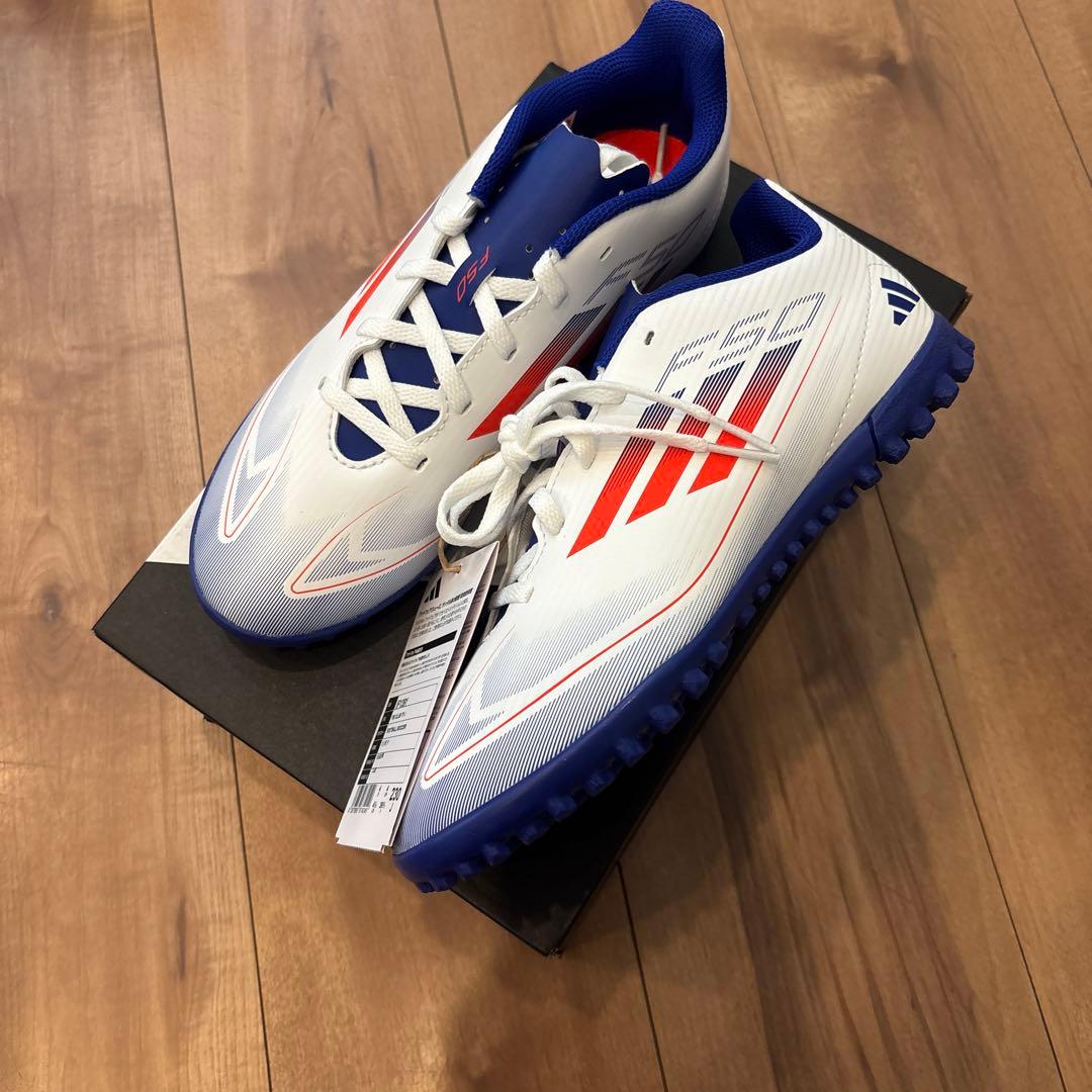 新品⭐︎未使用⭐︎adidas F50 CLUB TF J 23.0cm⭐︎ — image 2