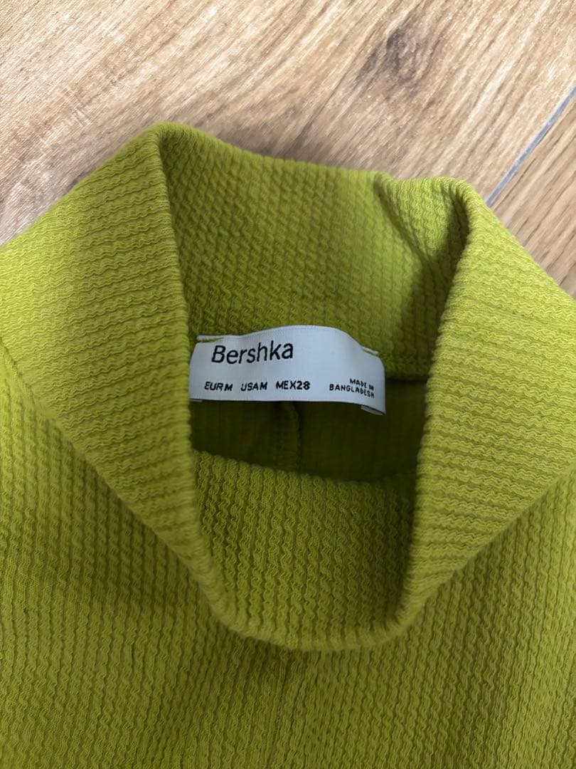 Bershka トップス　クロップド丈 — image 3