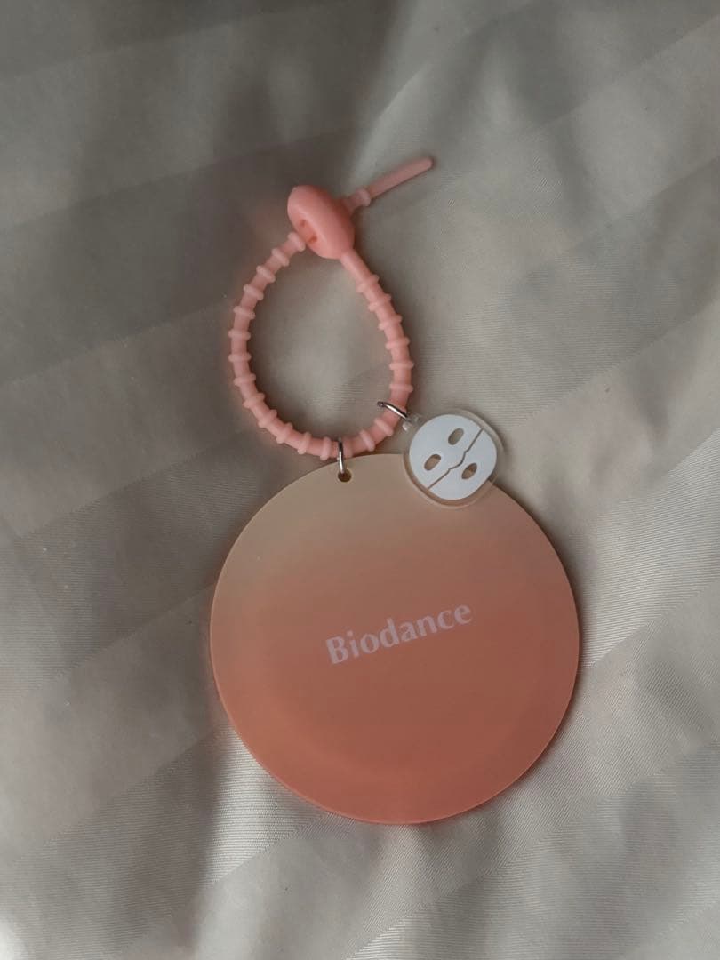 【新品】Biodance ミラー キーホルダー ピンク +シール付き — image 2