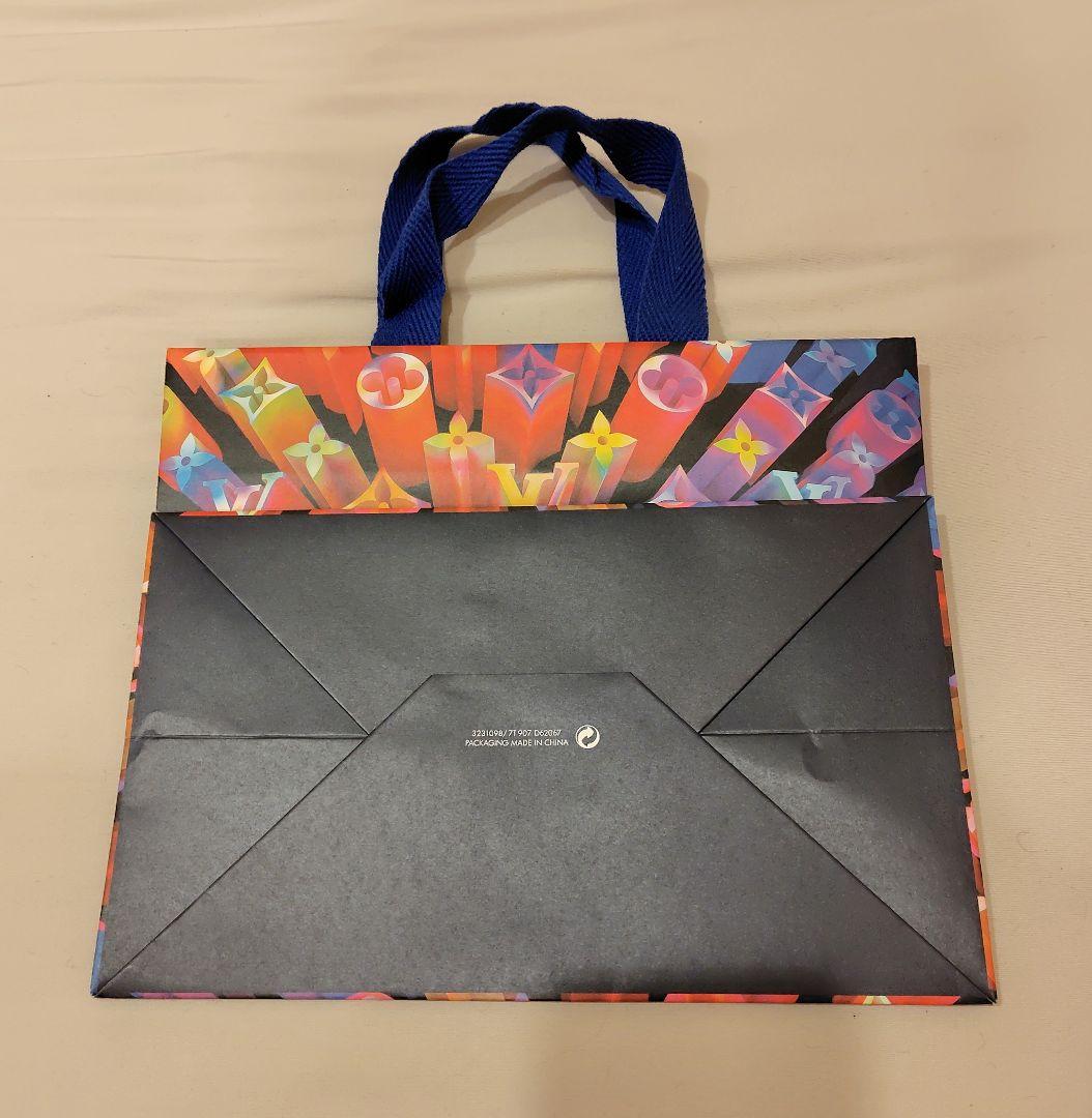 LOUIS VUITTON 　ルイ・ヴィトン　ショッパー 限定デザイン — image 2