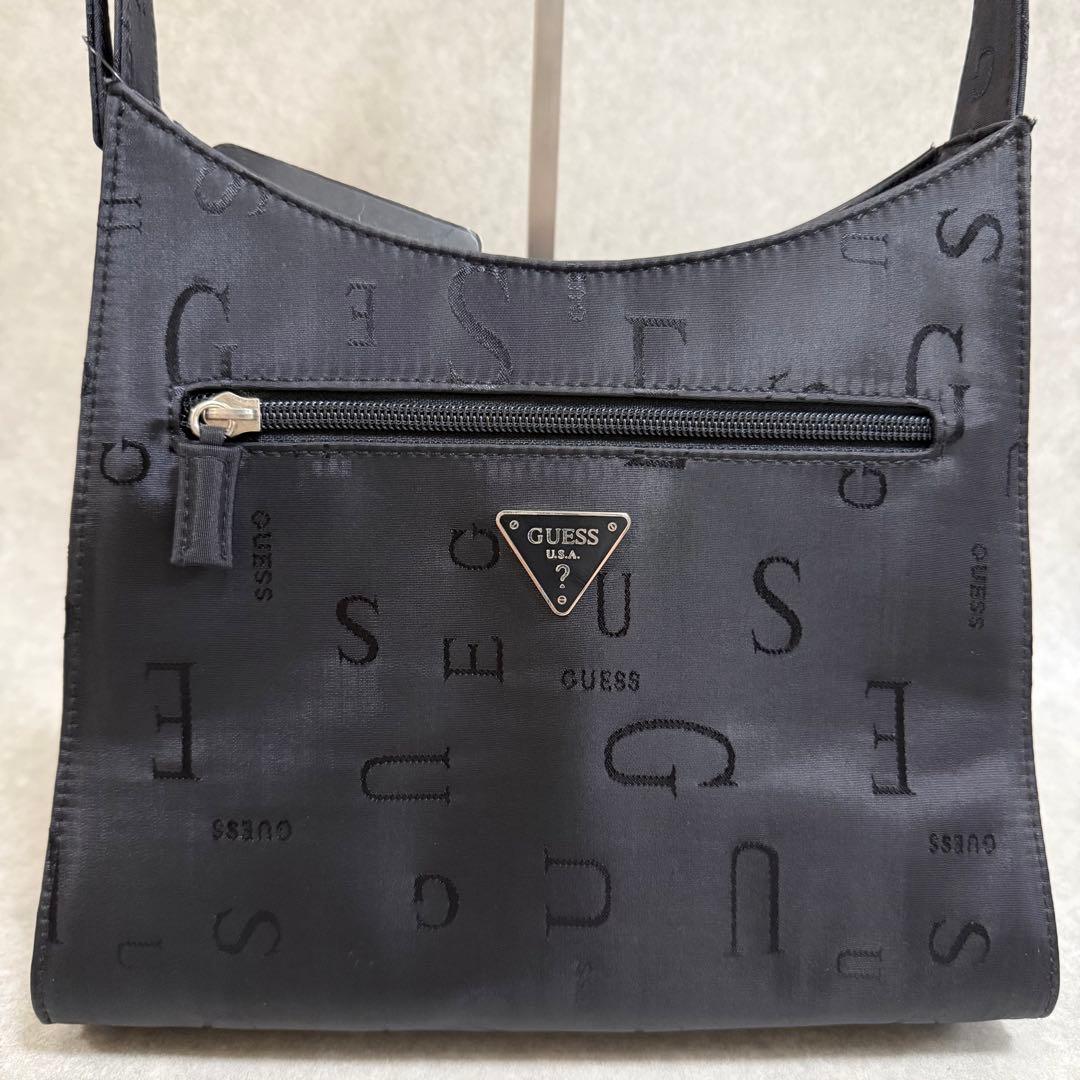 【美品】guess ゲス　ワンショルダーバッグ　総柄　ロゴプレート — image 2