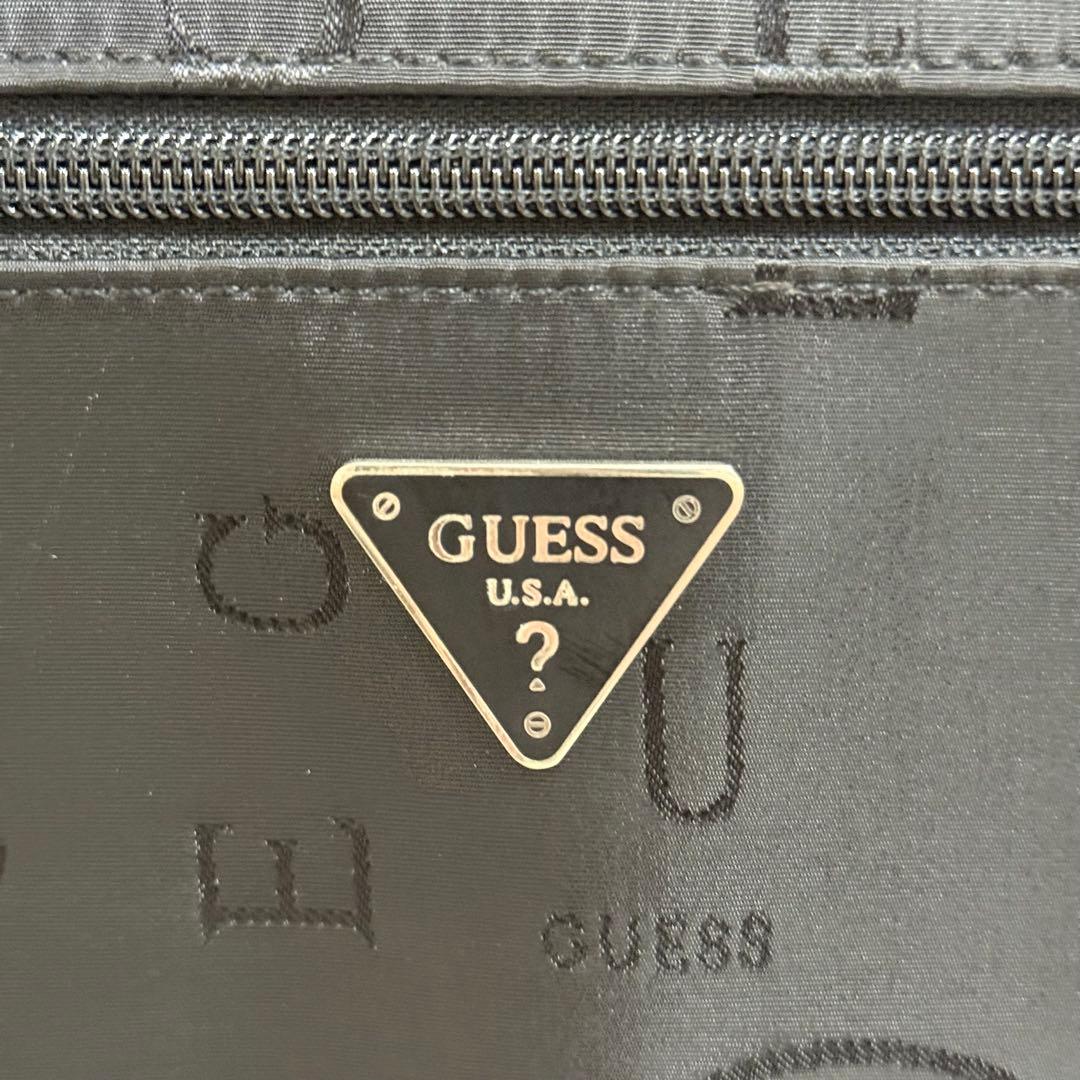 【美品】guess ゲス　ワンショルダーバッグ　総柄　ロゴプレート — image 3