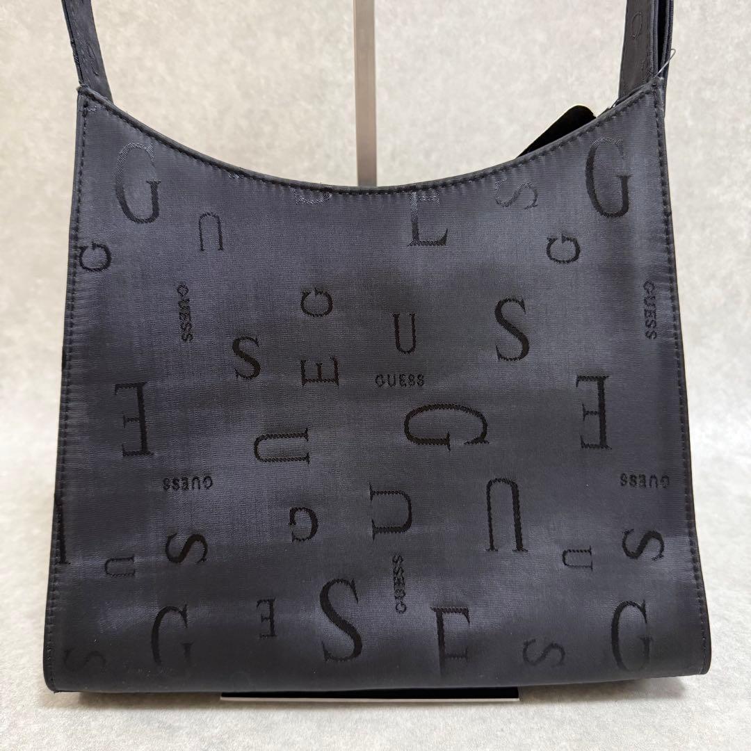 【美品】guess ゲス　ワンショルダーバッグ　総柄　ロゴプレート — image 4