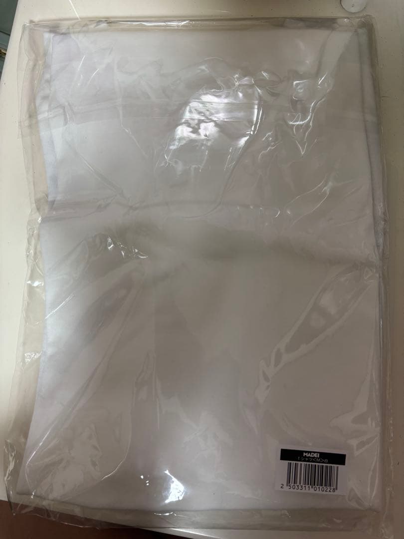 MADEIN Tシャツ 白 ショーケース — image 2