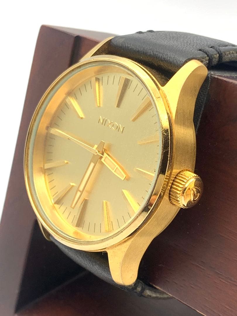 NIXON 腕時計 ゴールド文字盤 ブラックレザーベルト — image 3