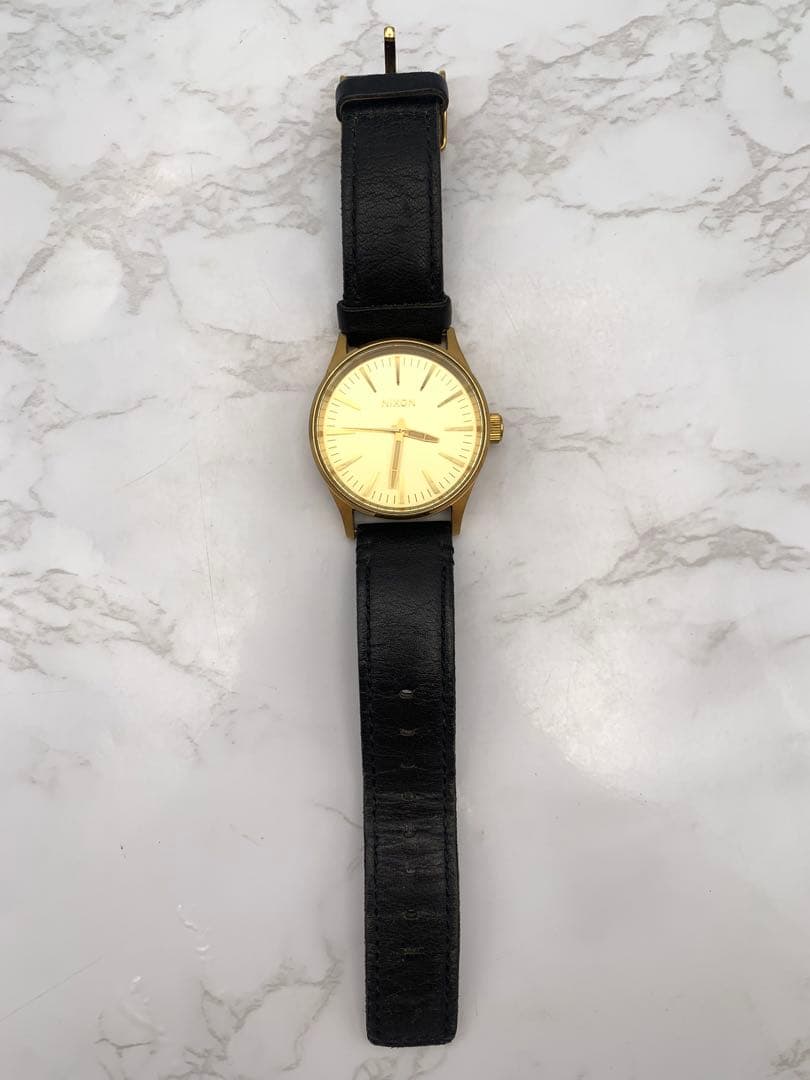 NIXON 腕時計 ゴールド文字盤 ブラックレザーベルト — image 4