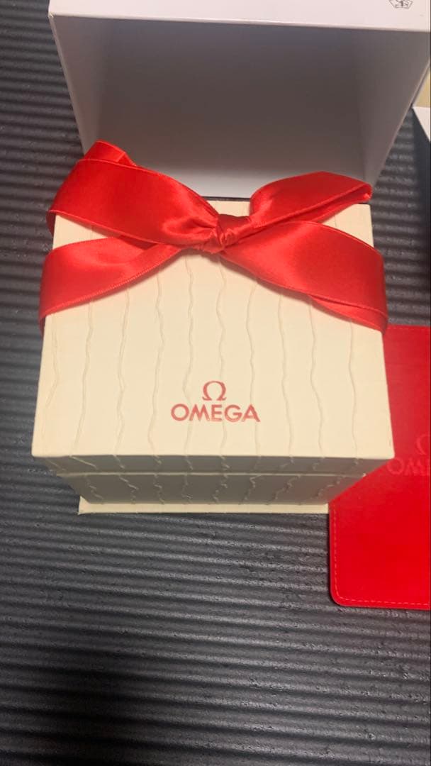OMEGA 時計 ボックスと保証書 — image 5