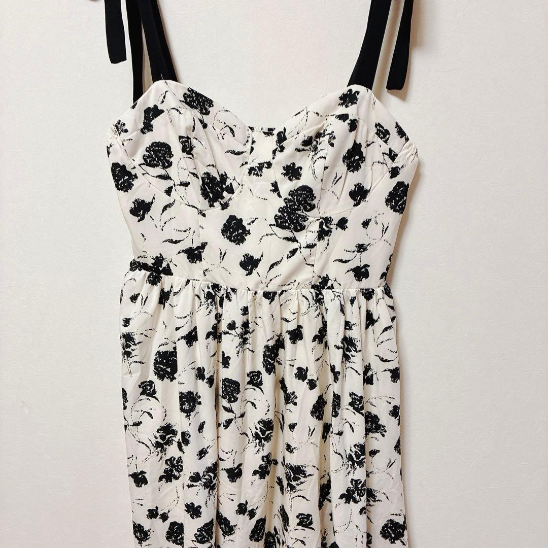 SHEIN フラワープリントアイボリーブラックキャミワンピース M — image 4