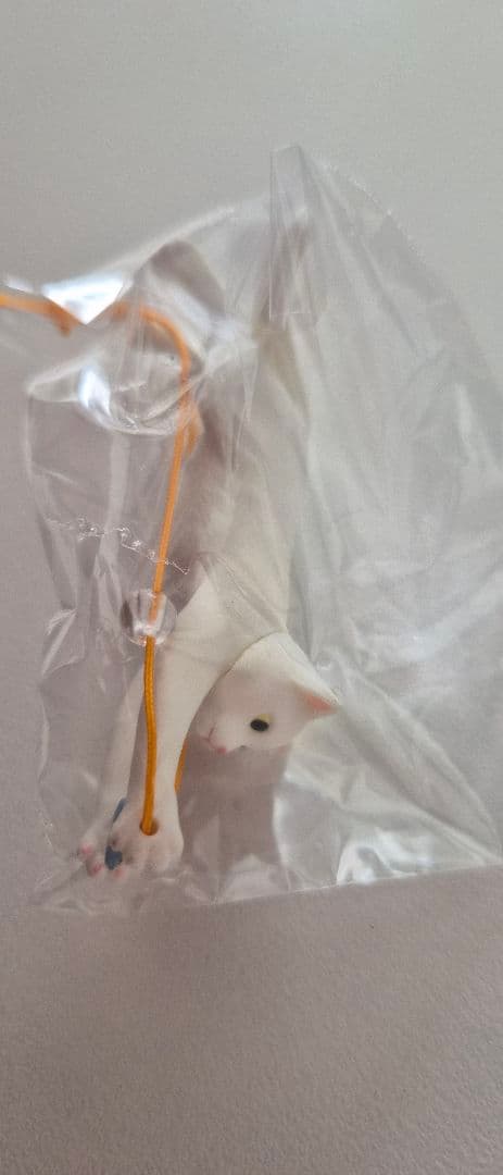 猫のフィギュア 吊り下げタイプ 2種セット — image 2