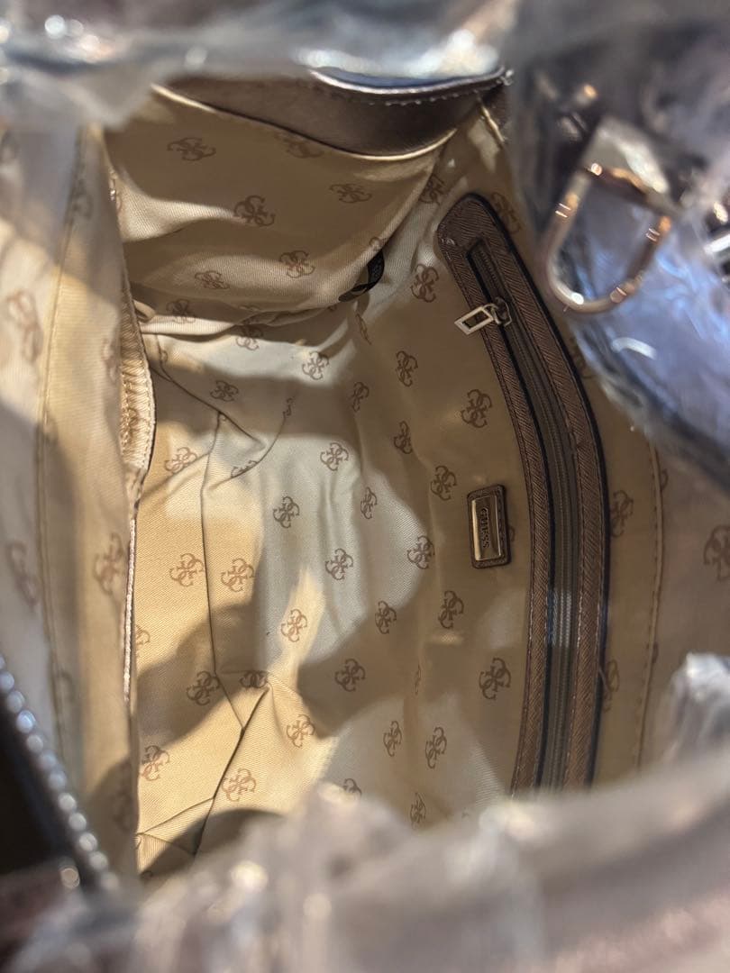 GUESS ハンドバッグ メタリック スターモチーフ — image 2