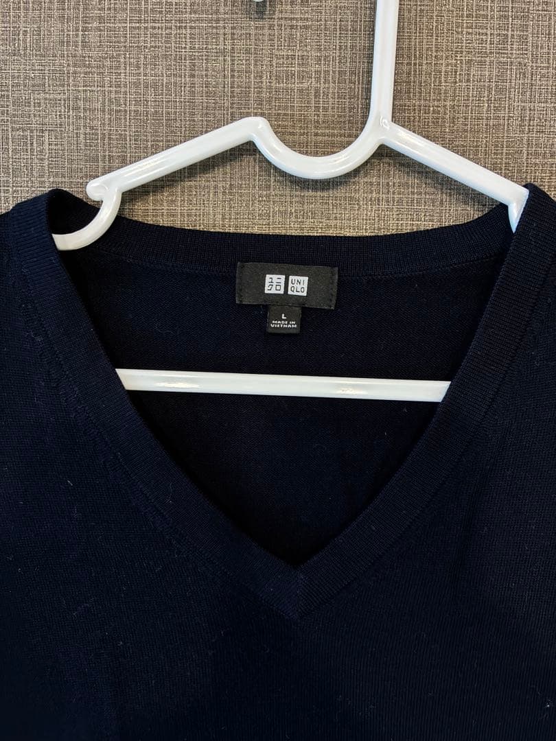 UNIQLO ユニクロ ダークブルー Vネックセーター Lサイズ — image 2
