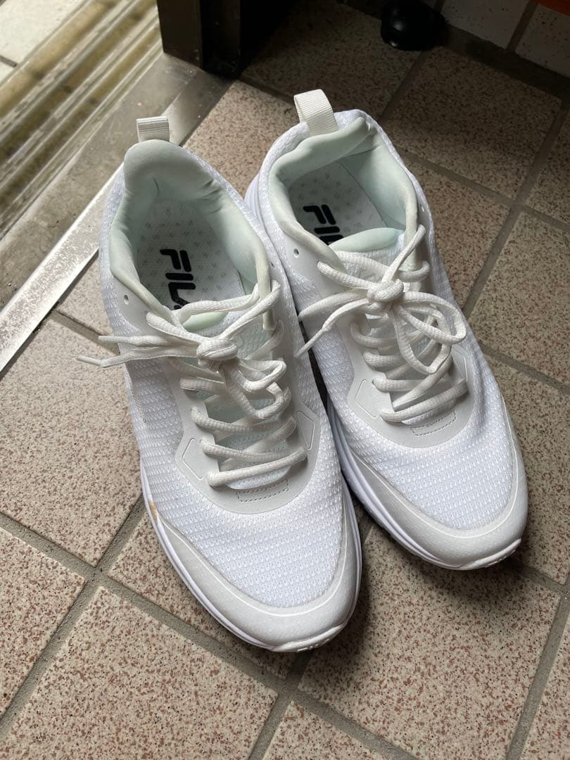 FILA ホワイト スニーカー — image 2