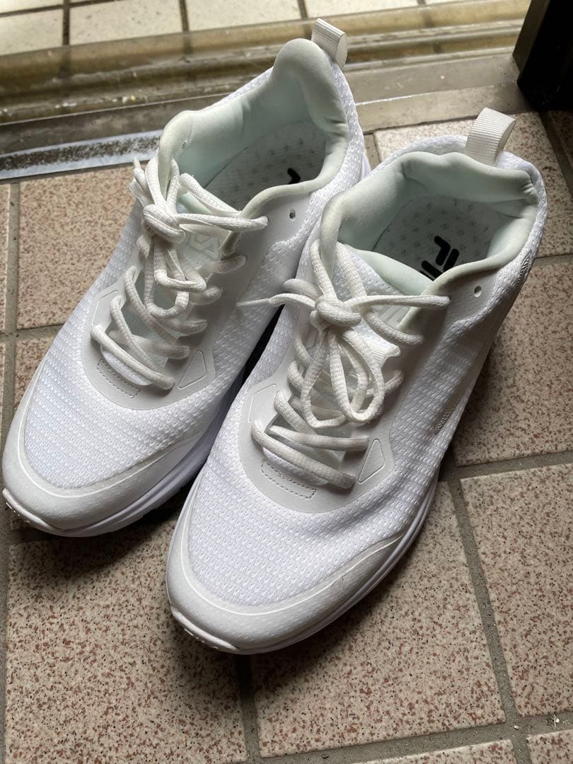 FILA ホワイト スニーカー — image 3