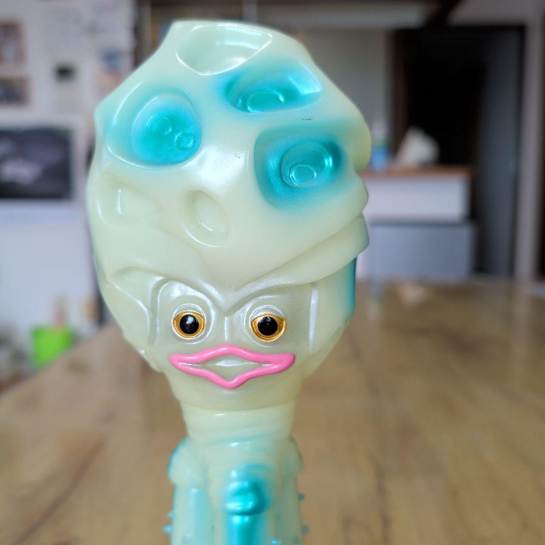 チブル星人 蓄光 3本足 フィギュア — image 4
