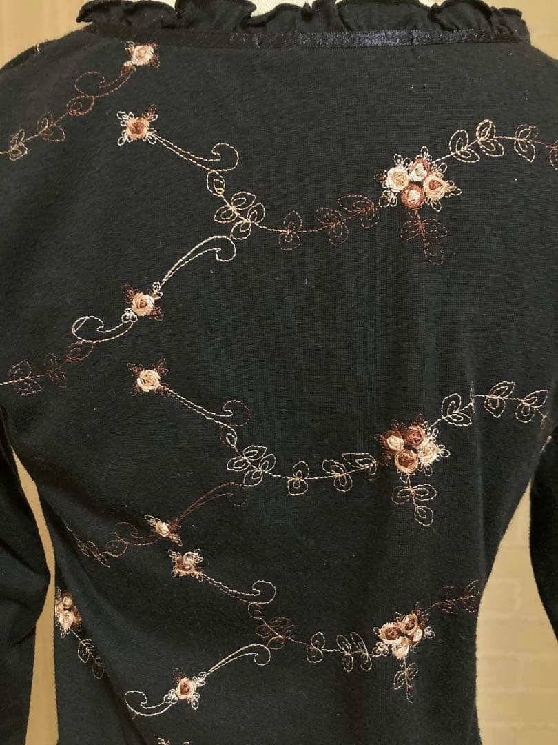 Plaire Vie 花柄刺繍 ブラック 長袖Tシャツ — image 5