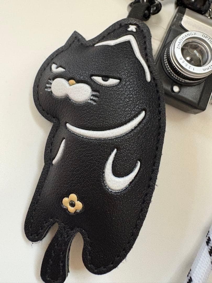 新品　黒猫ちゃん　じゃらじゃら　パラコート　スマホストラップイヤホンケース — image 2