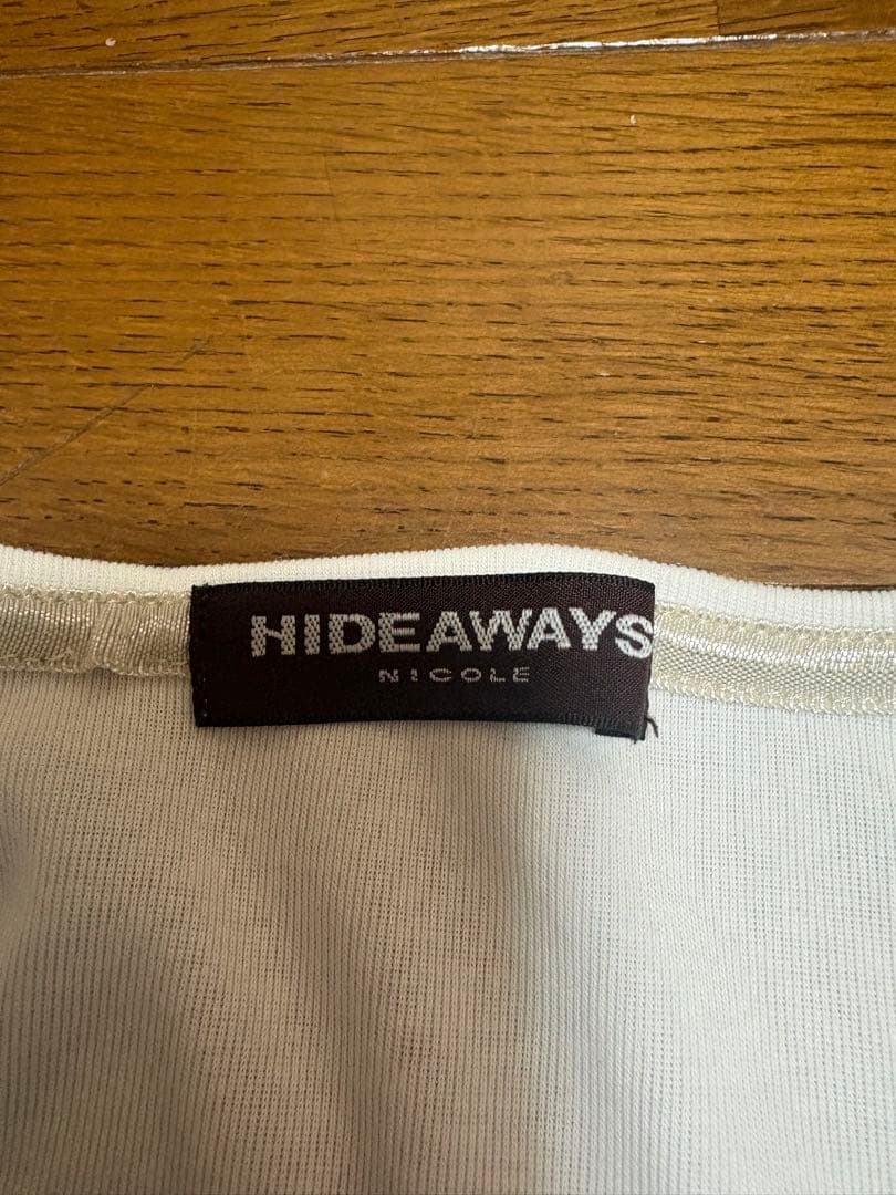 HIDEAWAYS NICOLE VネックTシャツ Y2K グランジ — image 2