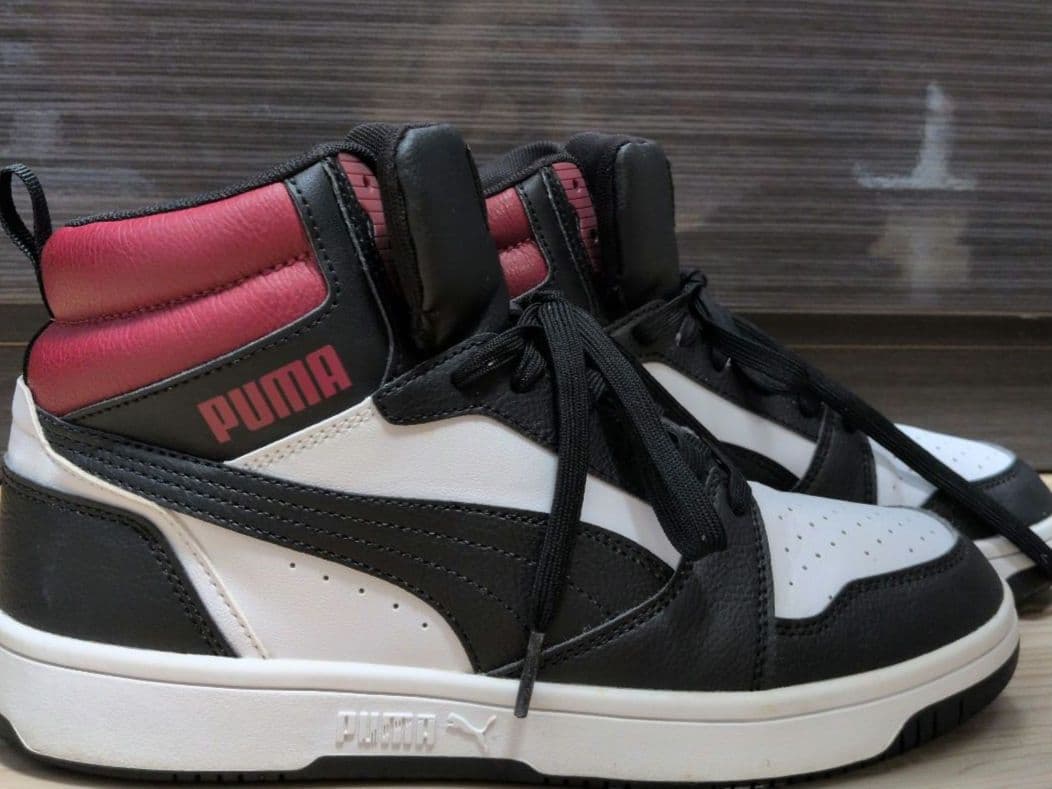 美品PUMA ハイカットスニーカー ブラック ホワイト レッド — image 2