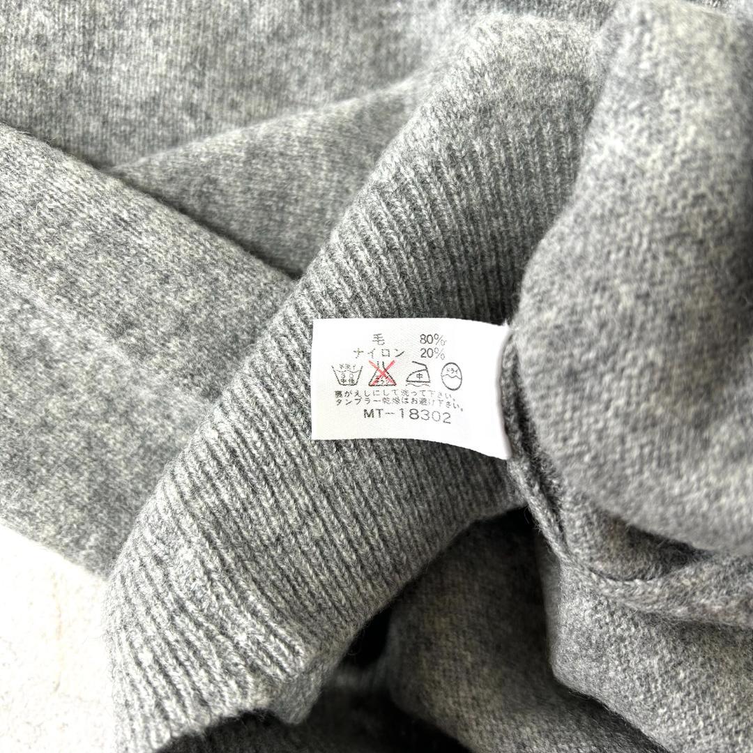 ワンポイント 刺繍 Vネックニット セーター グレー セーター 古着 無地 — image 5
