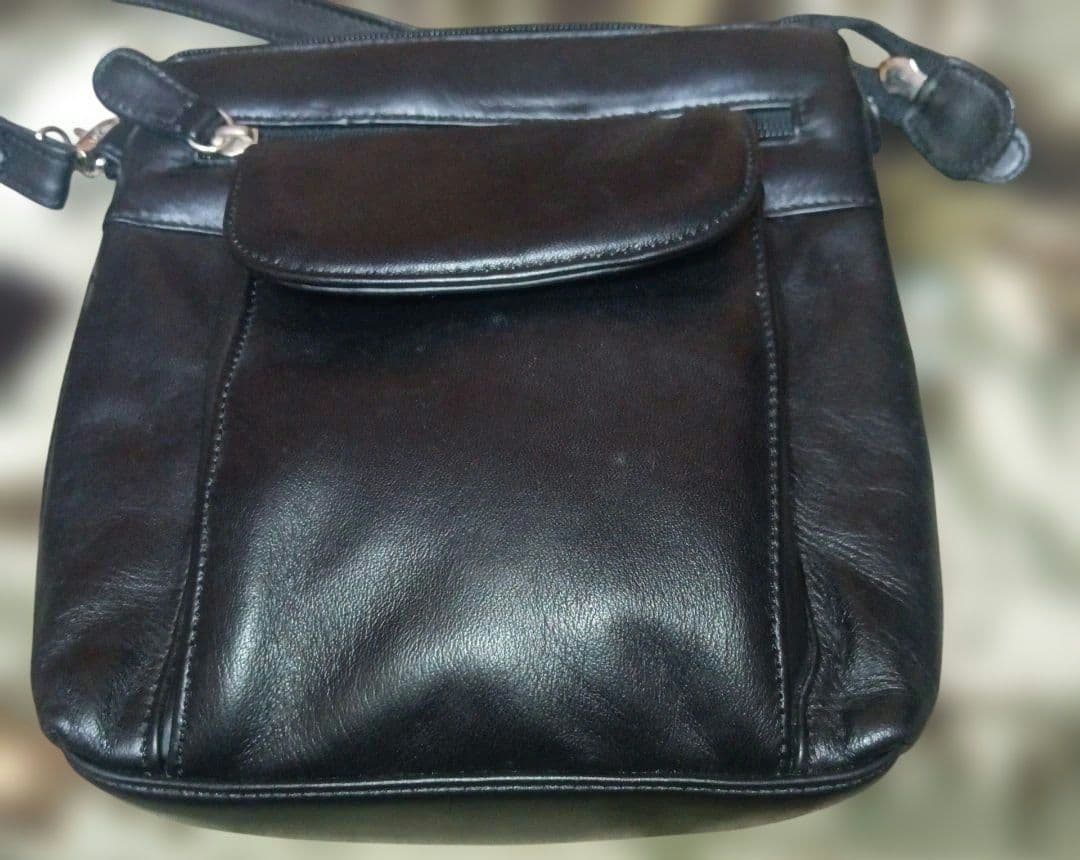 新品　本革ブラック ショルダーポケット多数 — image 3