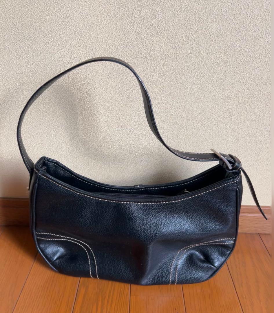 黒いレザーハンドバッグ（肩掛け） — image 2