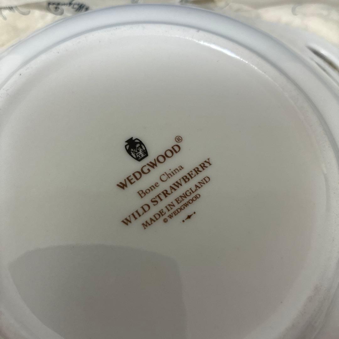WEDGWOOD ワイルドストロベリー　お皿　プレート　黒壺刻印 — image 3