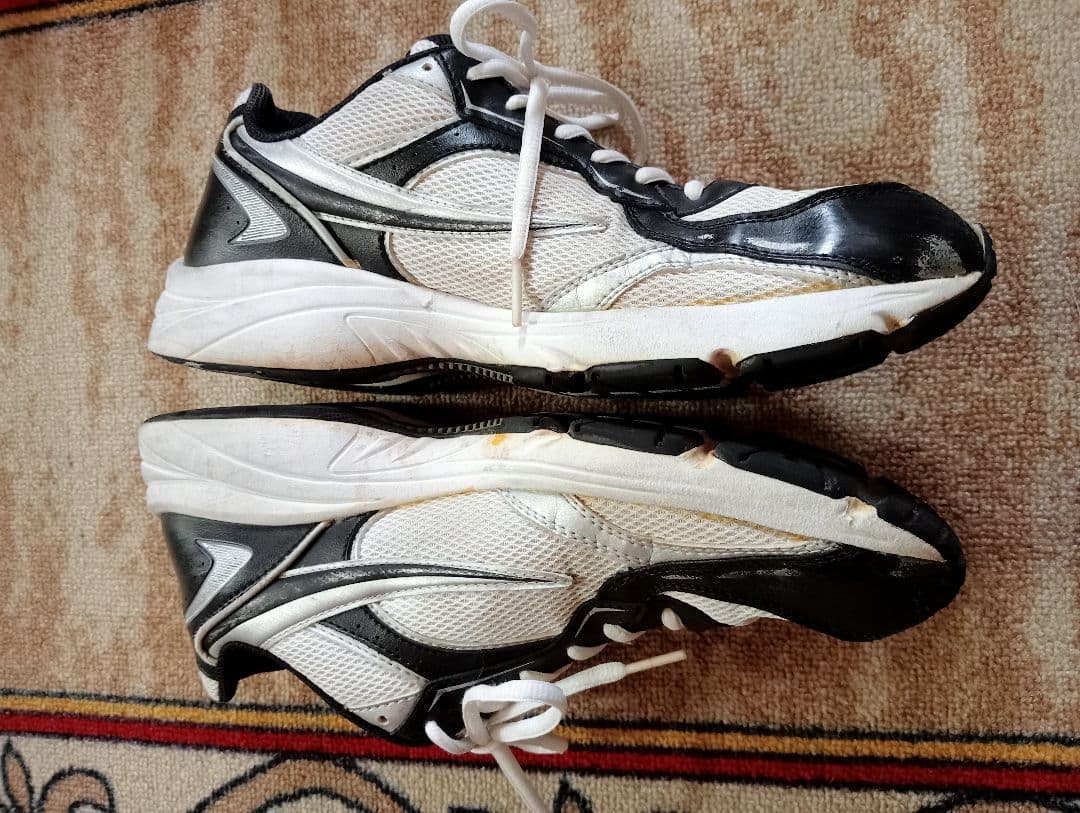 FILA ランニングシューズ ホワイト ブラック — image 2