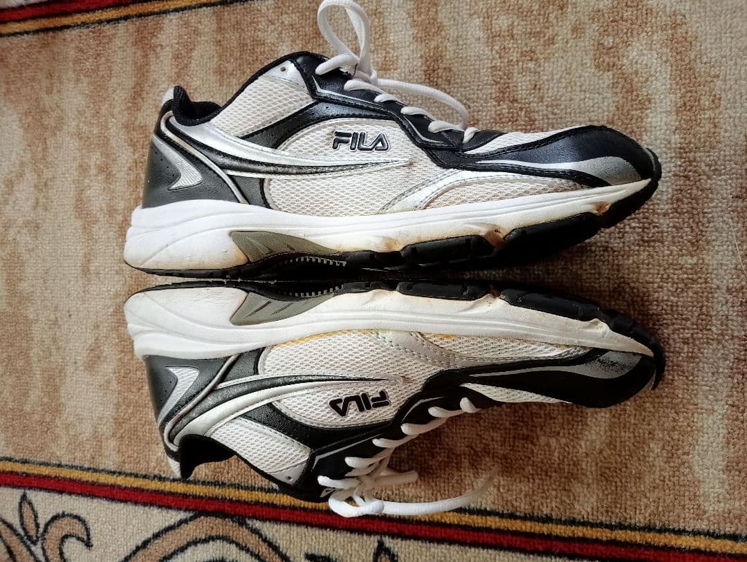 FILA ランニングシューズ ホワイト ブラック — image 3