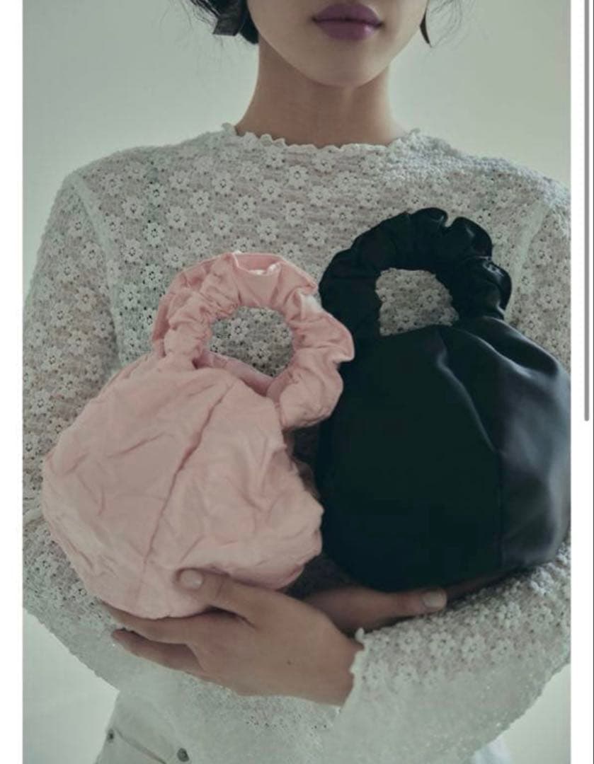 meer.メーア 黒ナイロンハンドバッグ ボールバッグ — image 3