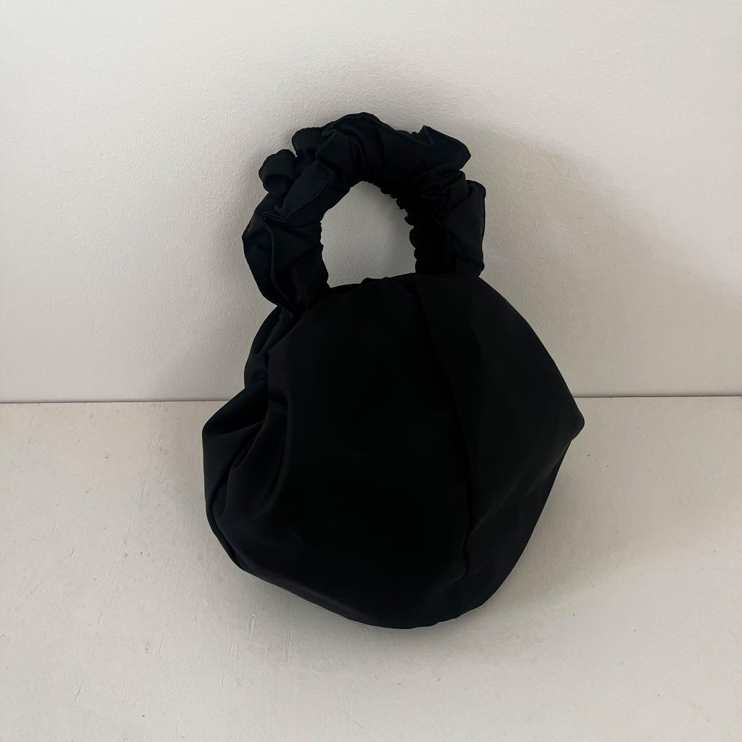 meer.メーア 黒ナイロンハンドバッグ ボールバッグ — image 5