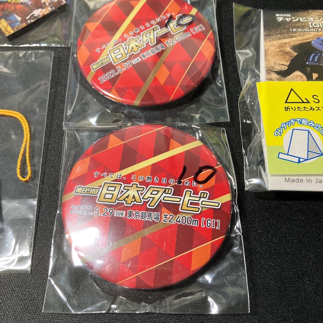中京競馬場　東京競馬場　懸賞品　缶バッジ3点　絵馬型キーホルダー　2点　等セット — image 3