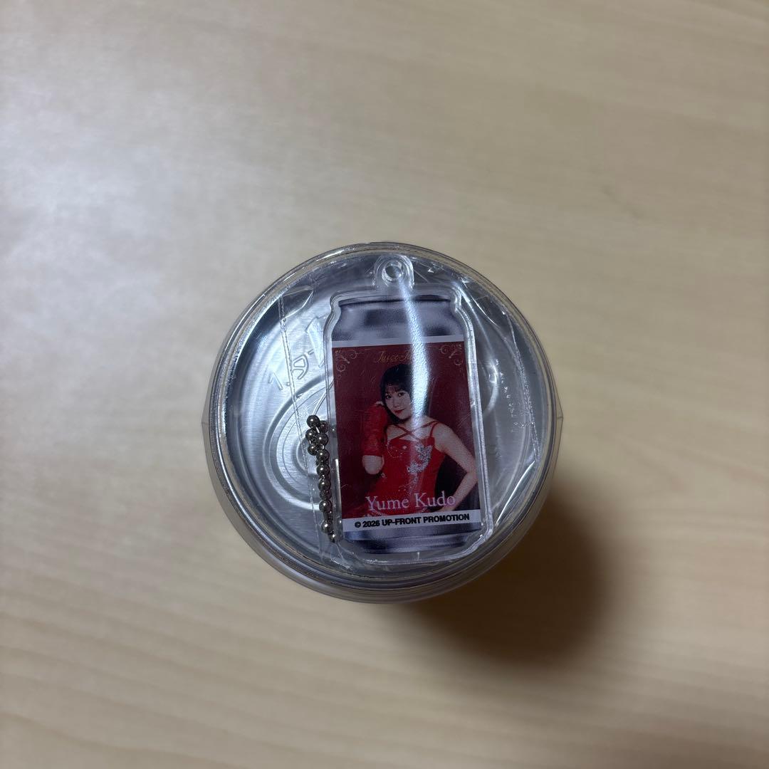 Juice=Juice 工藤由愛 アクリルキーホルダー付き缶 — image 2