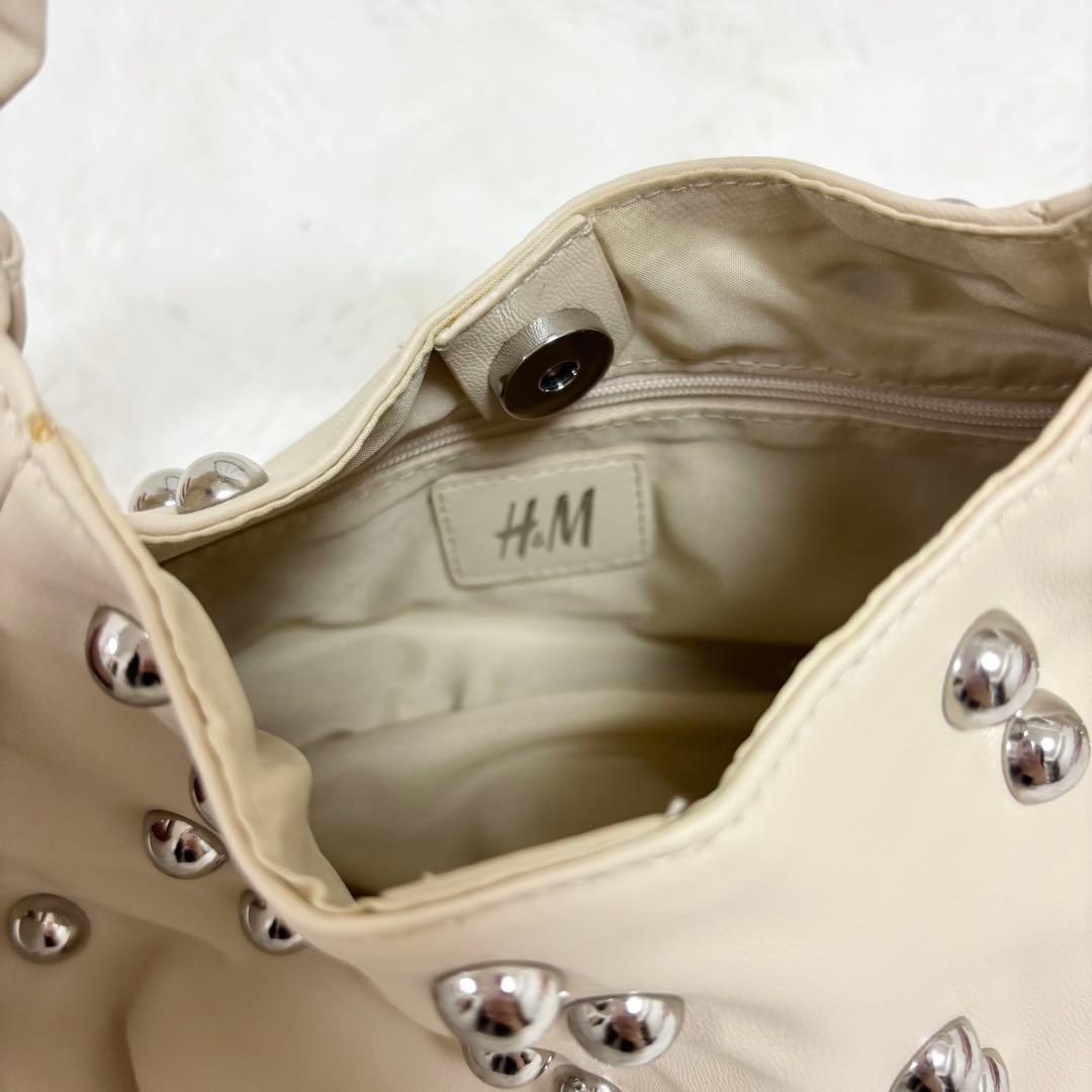 H&M スタッズ付き ハンドバッグ アイボリー — image 3