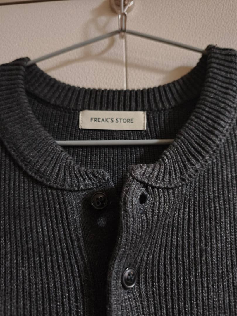 FREAK'S STORE ヘンリーネックニット ダークグレー — image 4