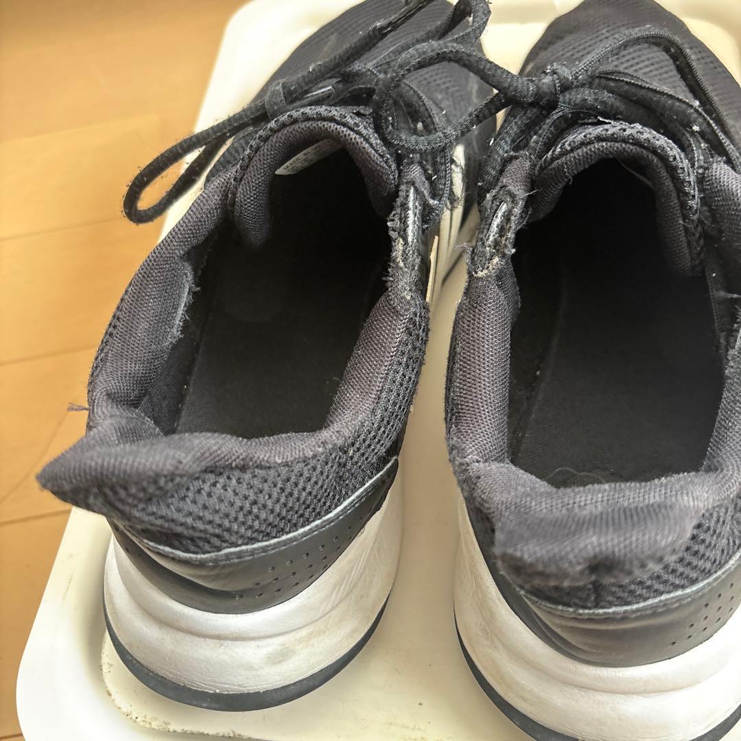 （最終お値下げ）adidas ランニングシューズ ブラック/ホワイト — image 4