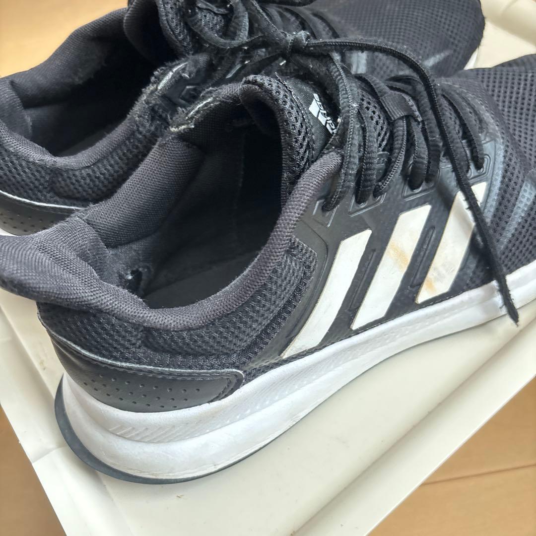 （最終お値下げ）adidas ランニングシューズ ブラック/ホワイト — image 5