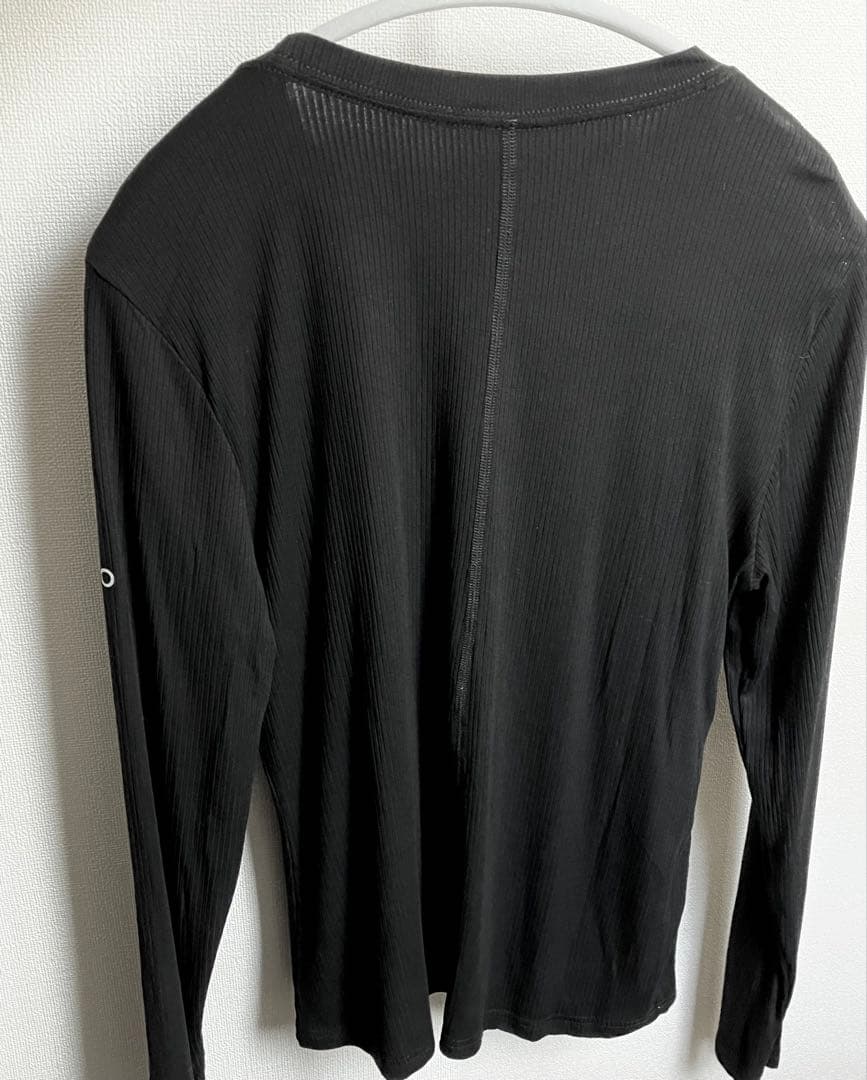 新品　alo カットソー　黒 — image 5