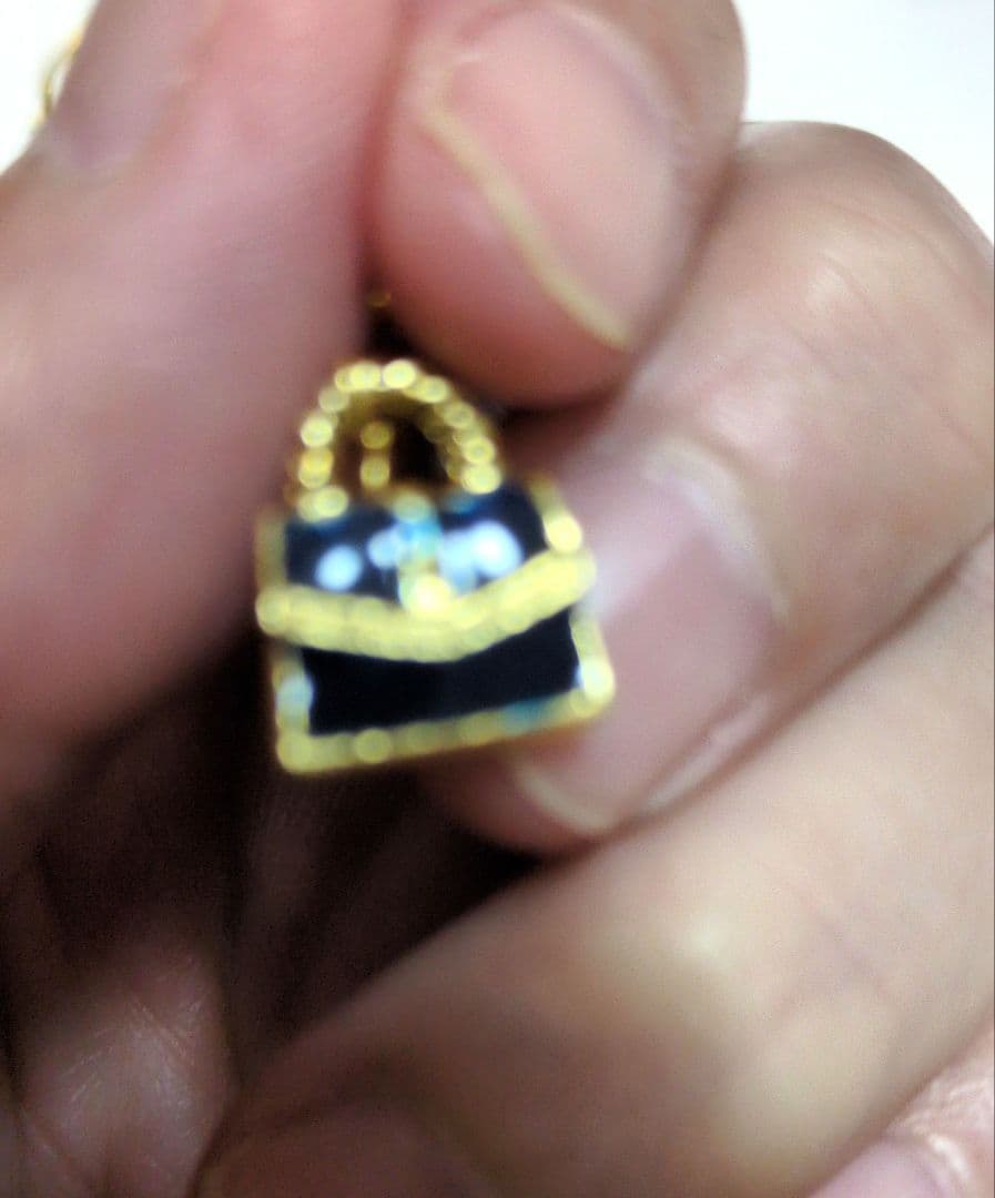 バッグモチーフ イヤリング ゴールドカラー — image 2