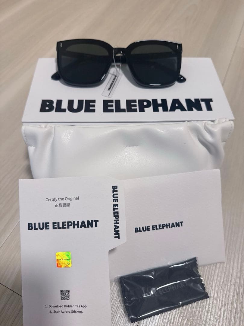 BLUE ELEPHANT サングラス — image 2