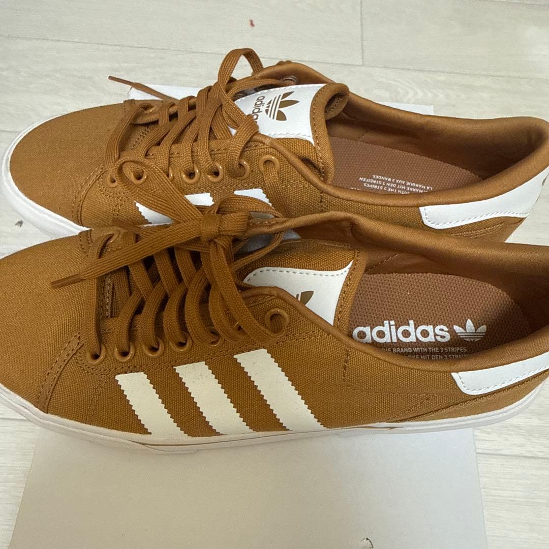 メンズ adidas ベージュ ブラウン スニーカー — image 3
