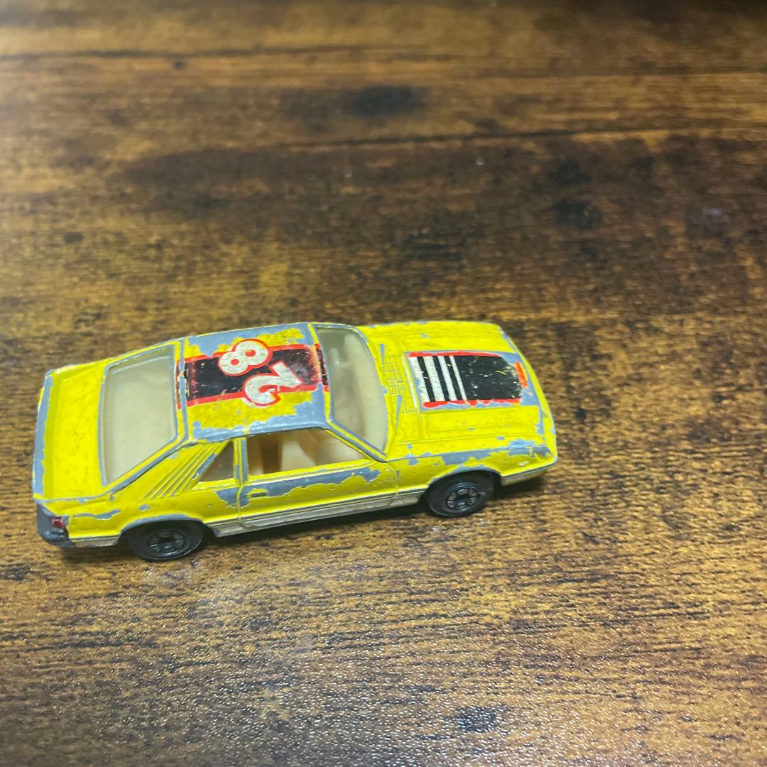 ミニカー イエロー レーシングカー 28番 — image 3