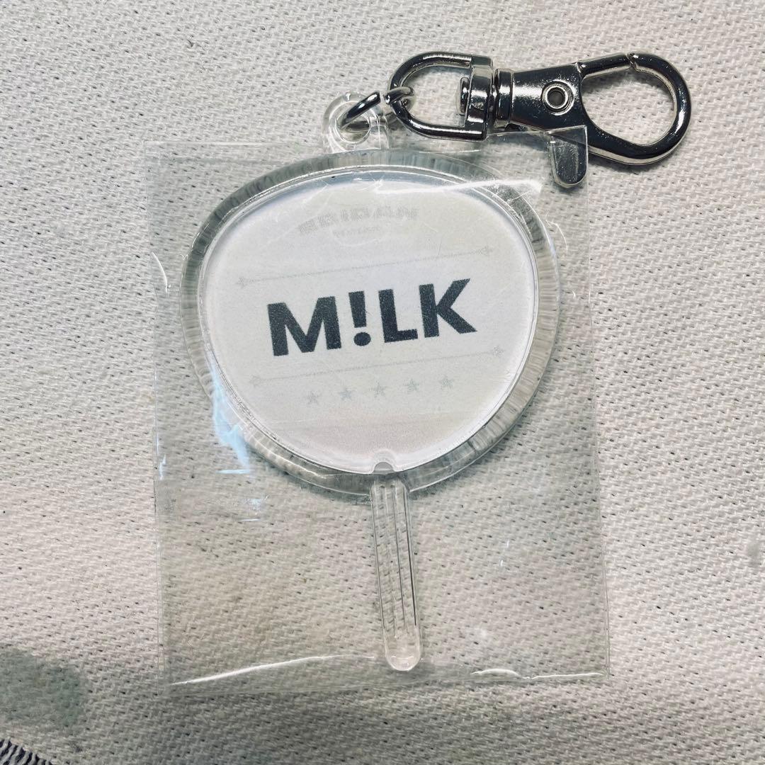 M!LK アクリルキーホルダー うちわ型 おまけトレカ付き — image 2