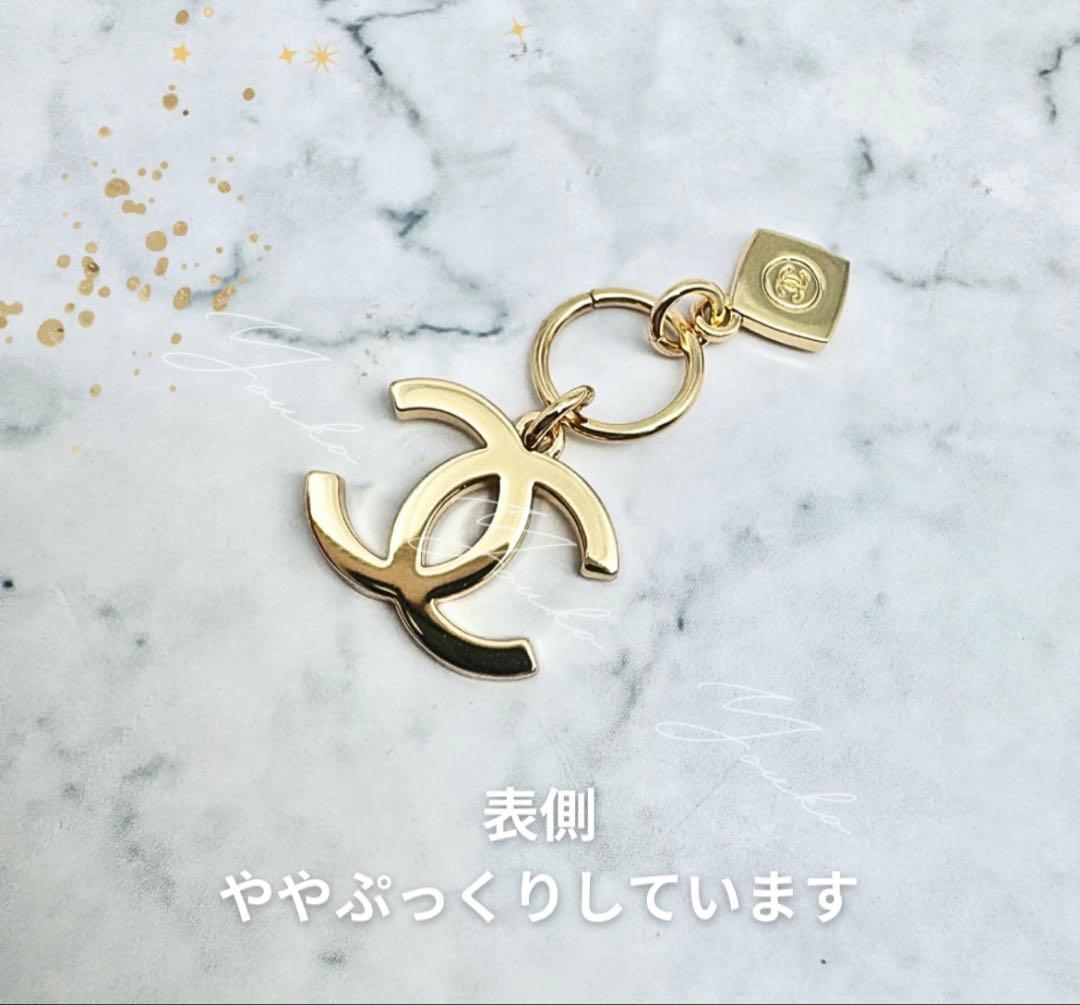 CHANEL シャネル ココマーク ホリデー限定　ロゴ チャーム ノベルティ — image 2