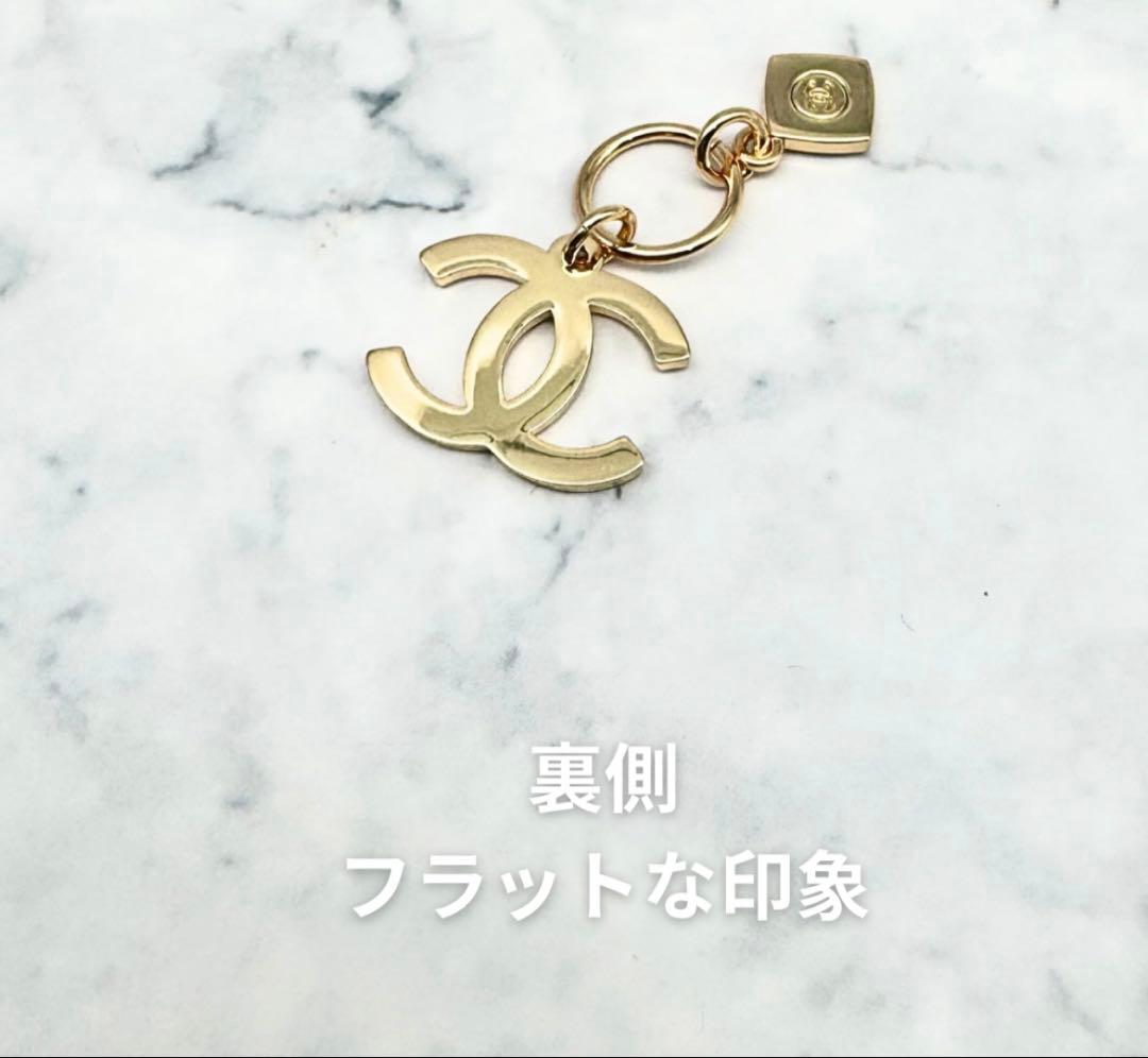 CHANEL シャネル ココマーク ホリデー限定　ロゴ チャーム ノベルティ — image 3