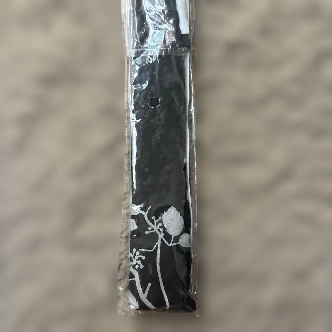LAZY SUSAN 扇子 22cm 黒地 花柄 — image 2